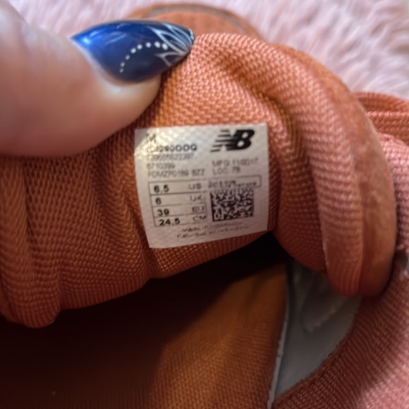 Rust colored New Balance - Picture 2 of 5